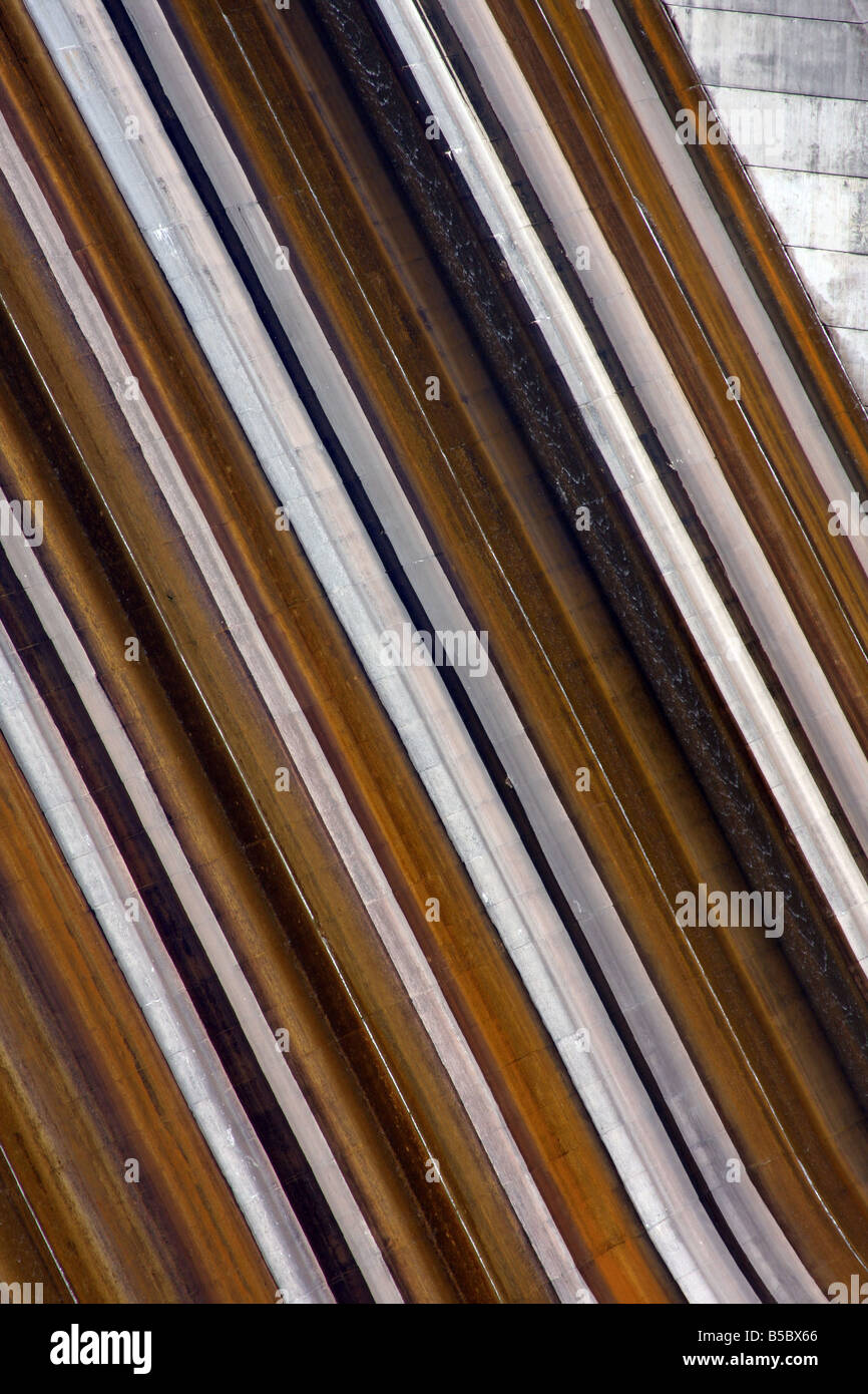 Table Rock Dam ligne de débit avec une certaine fuite d'eau sur la pente Branson Missouri Banque D'Images