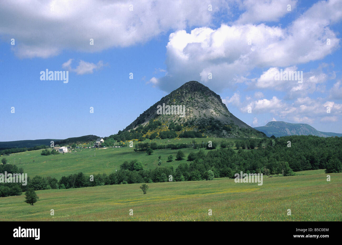 Le mont gerbier de jonc. Loire au printemps. L'Ardèche. France Banque D'Images