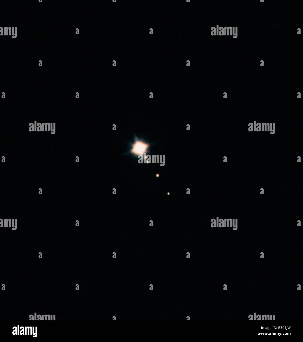 Jupiter et ses satellites galiléens vus à travers des jumelles ou un petit  télescope du type utilisé par Galileo Photo Stock - Alamy