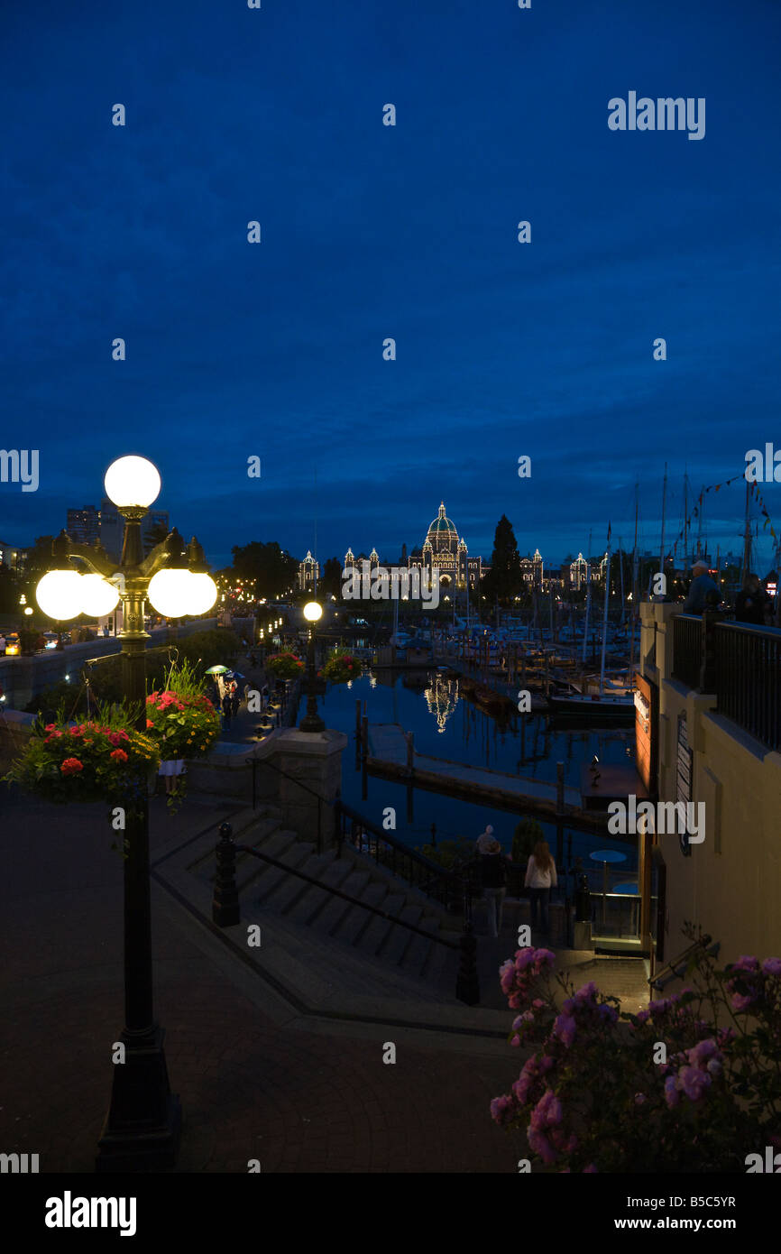 Les grands voiliers remplissent le port au coucher du soleil pendant le Tall Ships Festival à Victoria en Colombie-Britannique Banque D'Images Les grands voiliers remplissent le port au coucher du soleil pendant le Tall Ships Festival à Victoria en Colombie-Britannique Banque D'Images