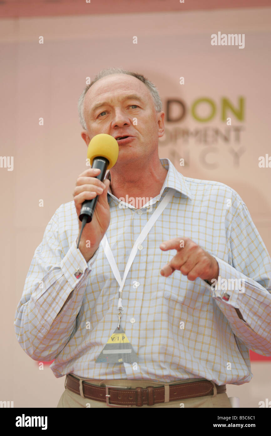 Ken Livingstone, parle à la foule lors de la tournée d'Angleterre à Londres. Banque D'Images