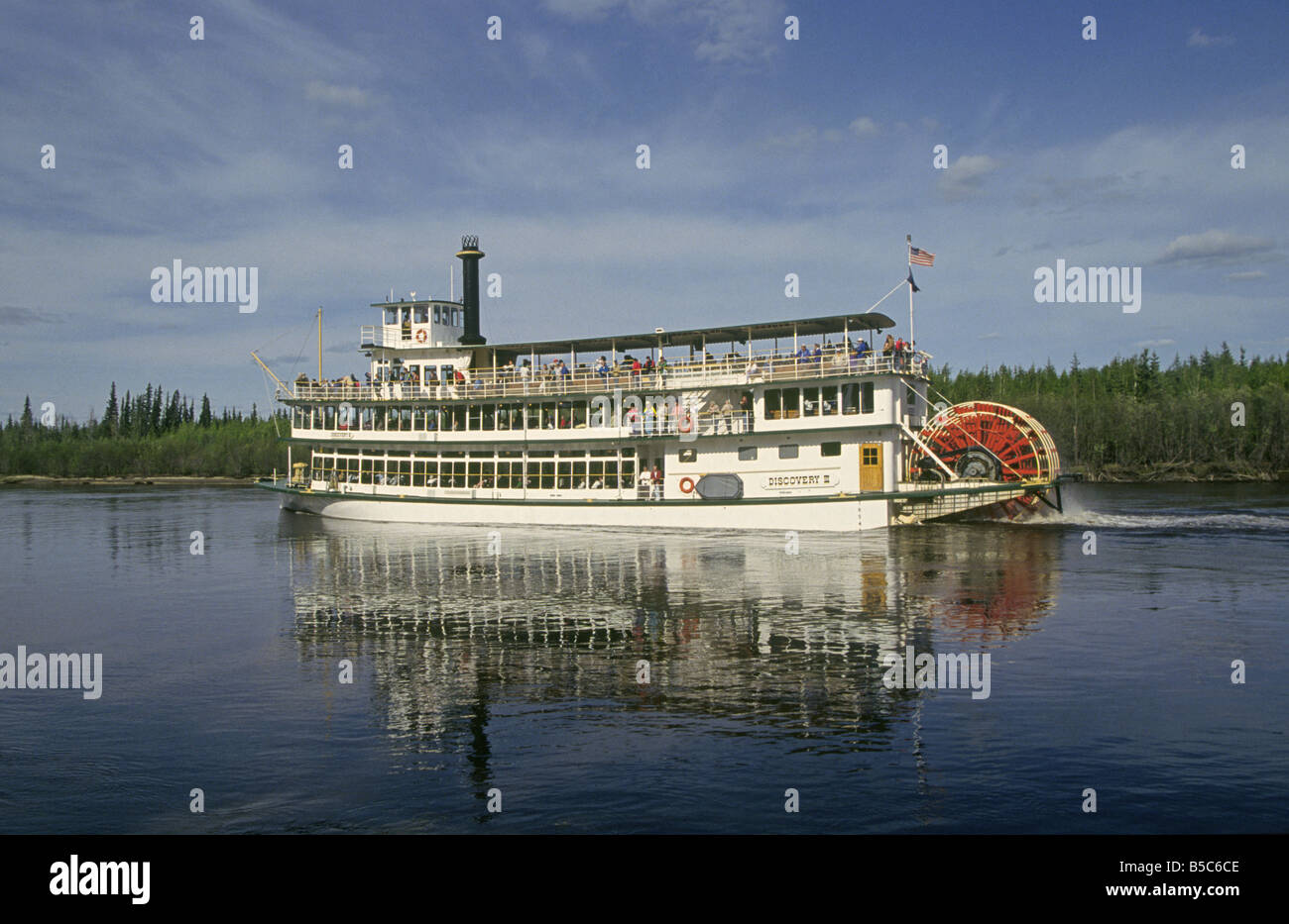 Le bateau à vapeur à aubes Discovery III navigue le Chena River dans la brousse près de l'Alaska à Fairbanks, en Alaska. Banque D'Images