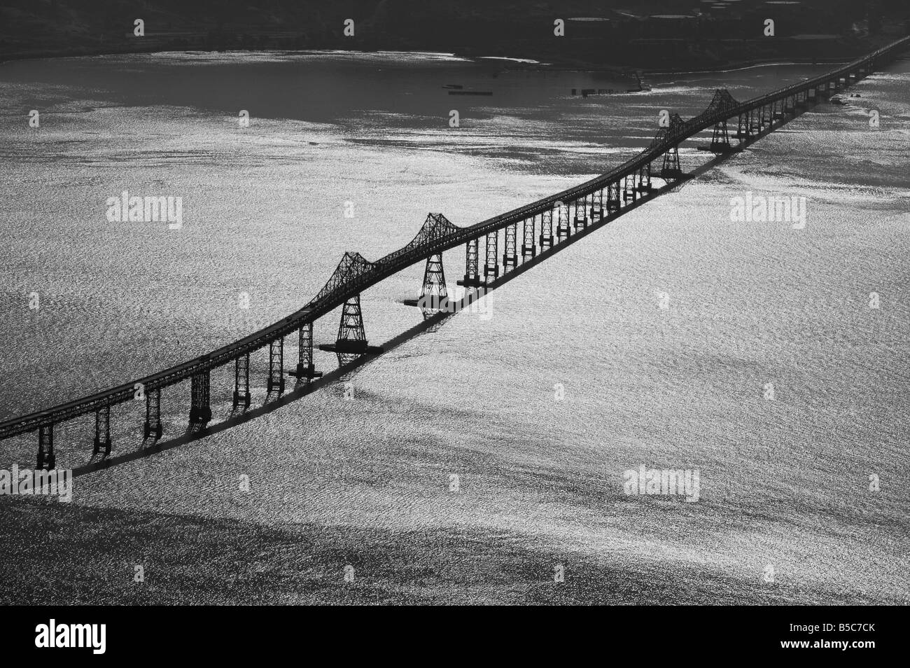 Vue aérienne au-dessus de Richmond Bridge, San Rafael San Francisco Bay Banque D'Images
