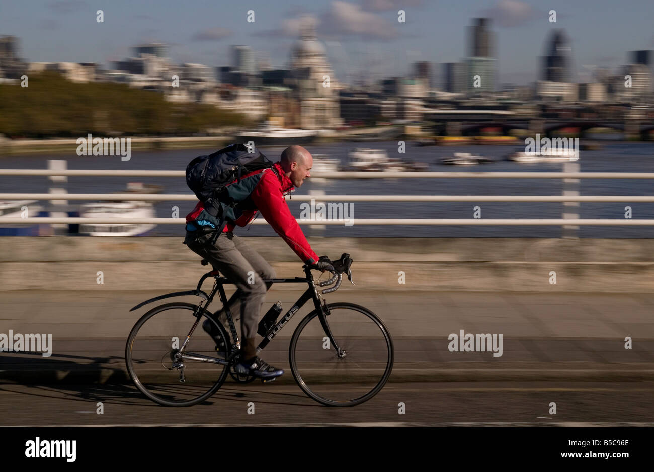 Traversée cycliste Londres tamise Banque D'Images