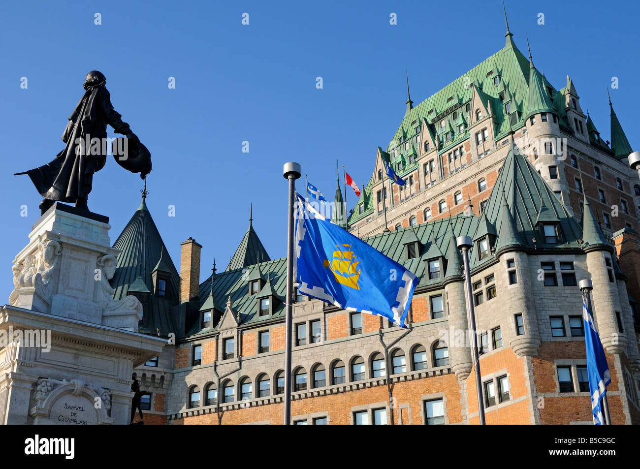 Champlain mounument vis-à-vis de l'hôtel Fairmont Le Château Frontenac Québec Canada Banque D'Images