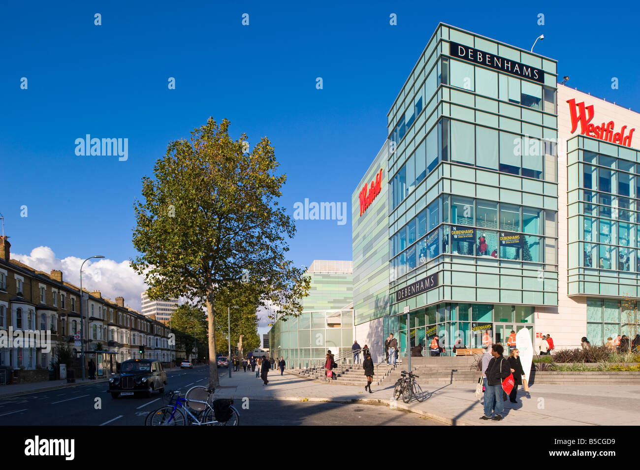 Donnant sur le centre commercial de Westfield Wood Lane Ville Blanche Development W12 London United Kingdom Banque D'Images