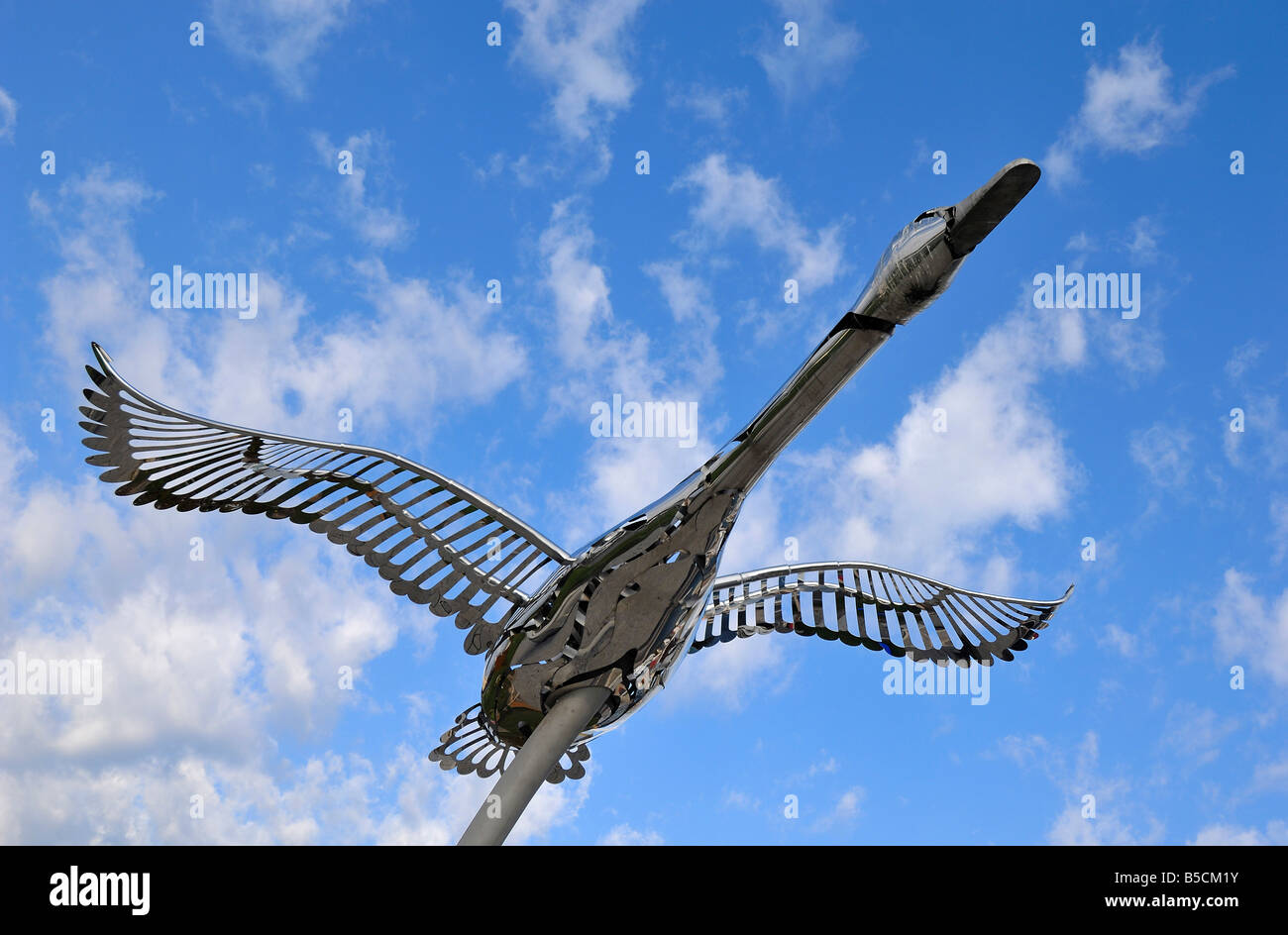 La sculpture moderne en acier inoxydable d'un trompettiste |Swan au bord de l'eau de la ville de Midland, Georgian Bay, Ontario, Canada Banque D'Images
