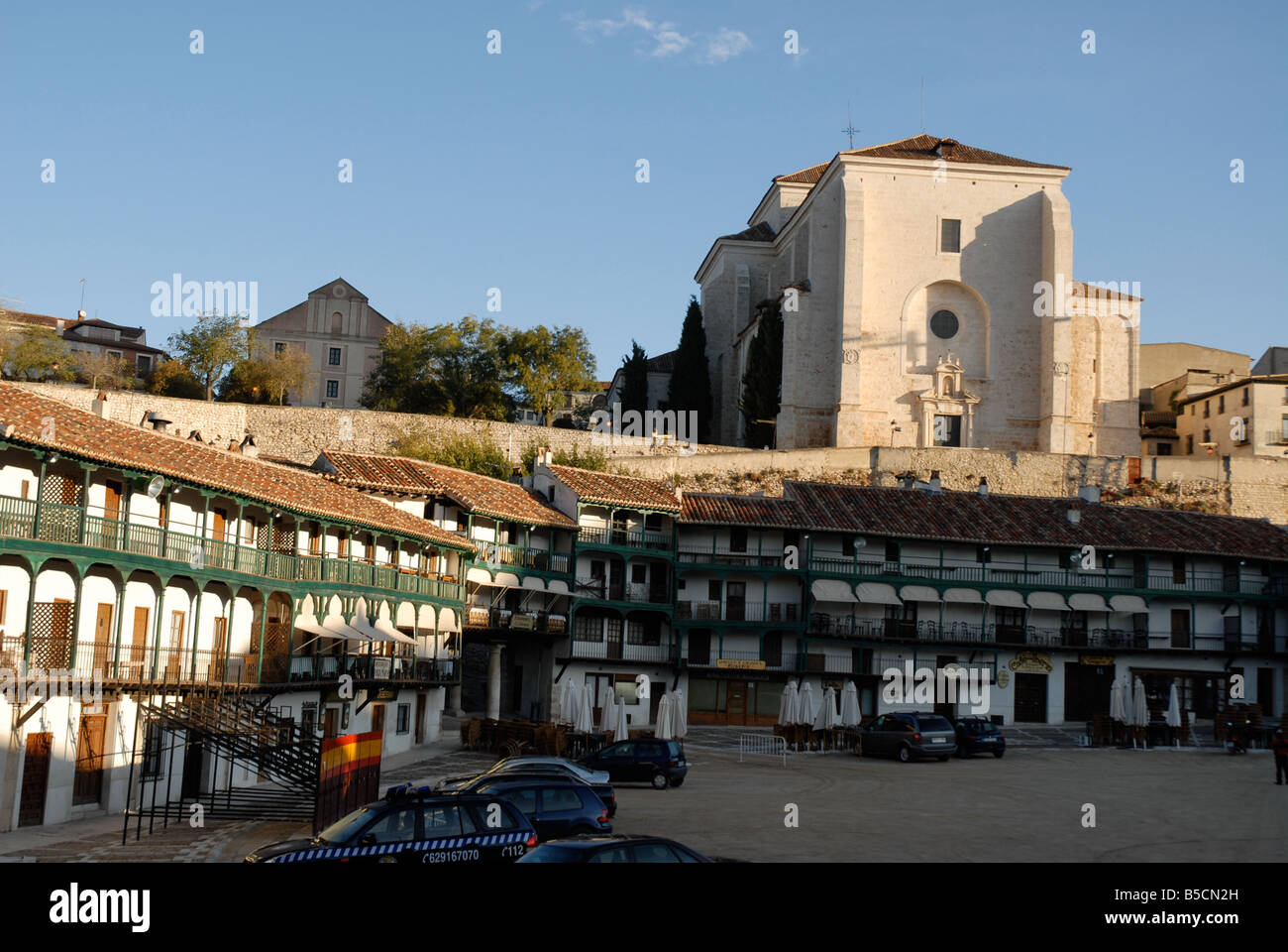 La Plaza Mayor et l'église de Notre Dame de l'Assomption, Chinchon, Comunidad de Madrid, Espagne Banque D'Images