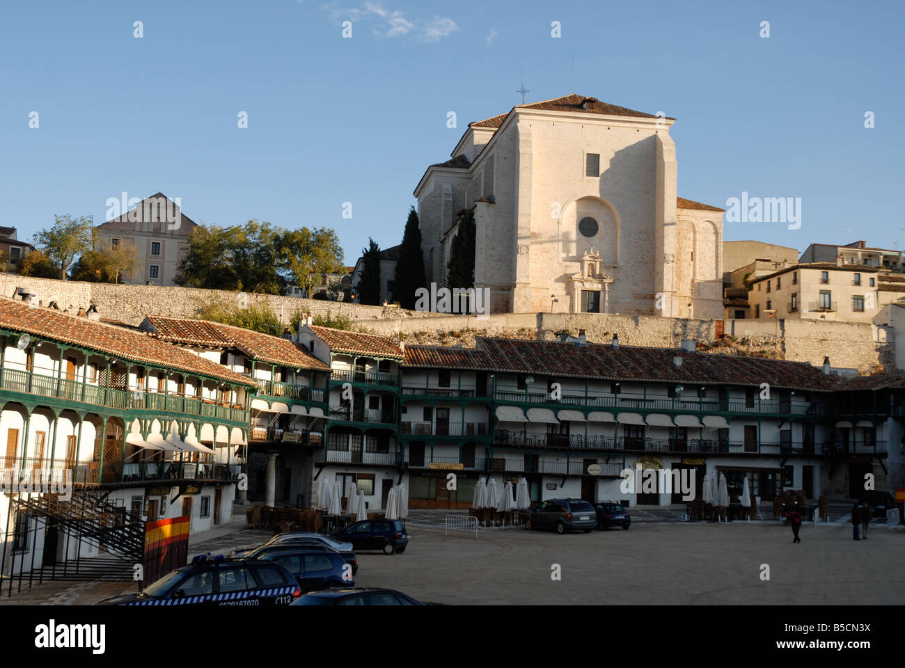 La Plaza Mayor et l'église de Notre Dame de l'Assomption, Chinchon, Comunidad de Madrid, Espagne Banque D'Images
