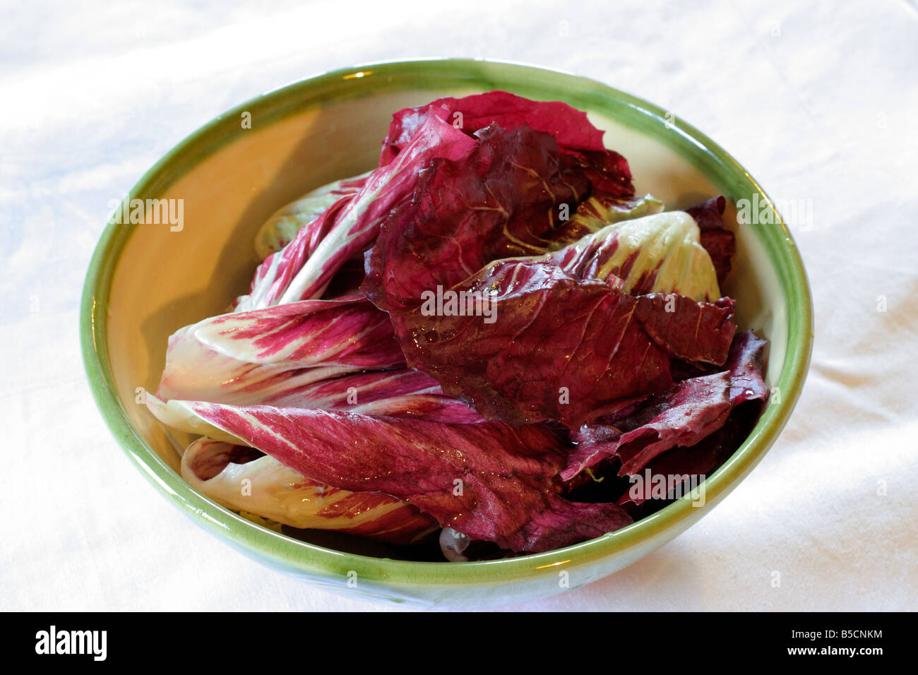 Les feuilles de chicorée rouge PALLA ROSSA ET LE CHOU CHINOIS UN KILO SB faire de délicieuses salades d'AUTOMNE Banque D'Images