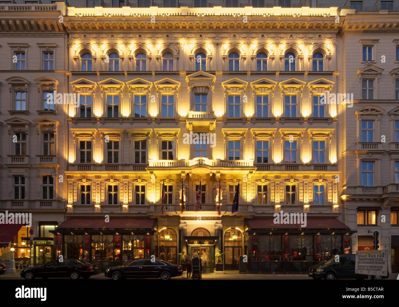 L'hôtel Sacher vienne au crépuscule Banque D'Images