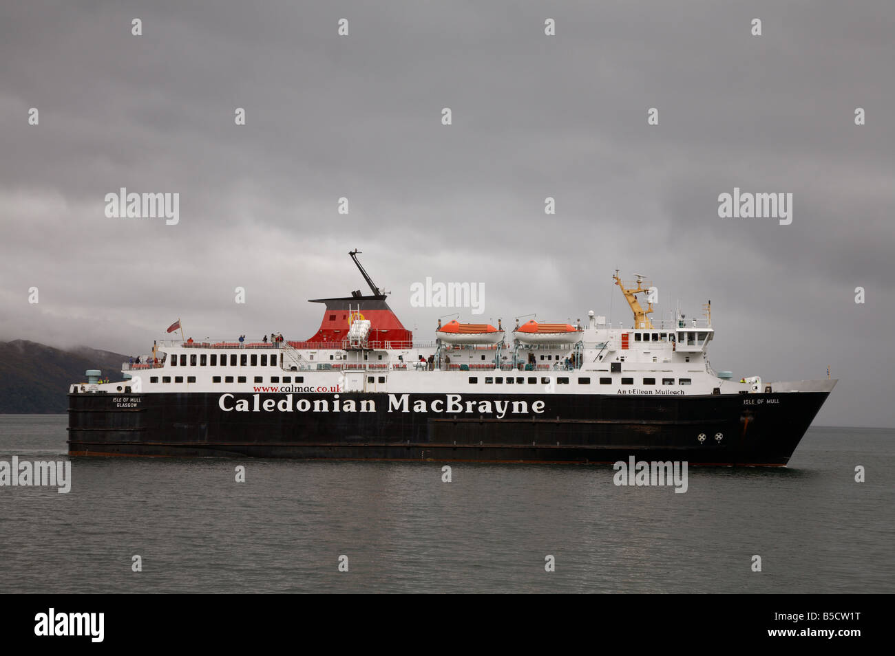 Caledonian MacBrayne CalMac roll on roll off voiture roro passenger ferry l'île de Mull An t-Eilean Muileach dans le Sound of Mull Banque D'Images