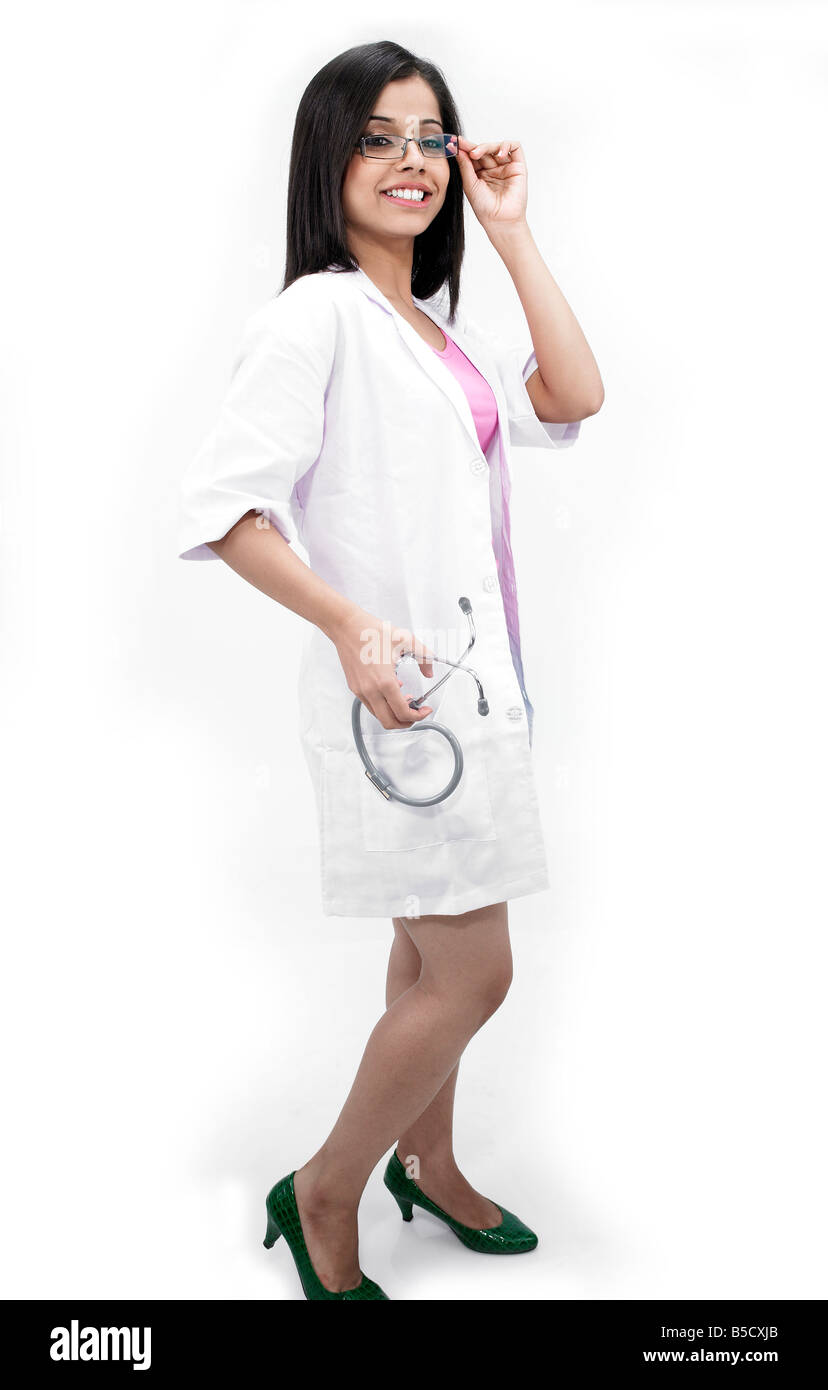 Une jolie femme d'origine asiatique médecin d'origine indienne Banque D'Images