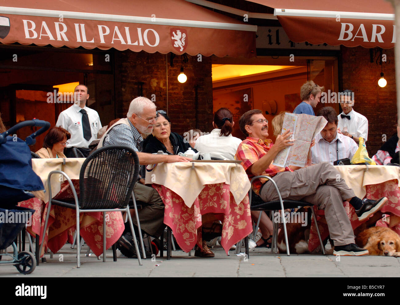 Café de la rue à Sienne, Italie Banque D'Images