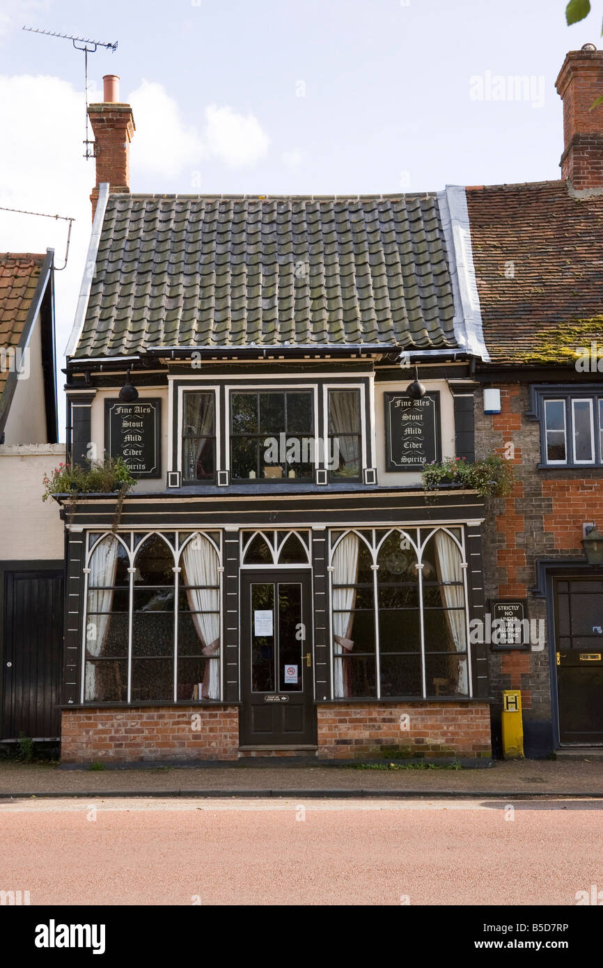 L' 'Greyhound pub à Rickinghall village du Suffolk, UK Banque D'Images