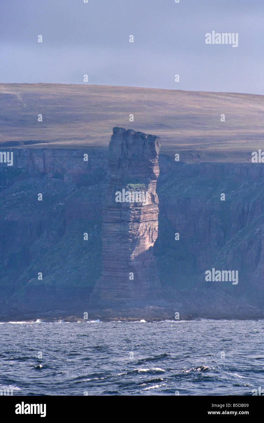 Vieil Homme de Hoy, un bloc de grès de 137 m de haut sur la mer et sur une base de basalte, Hoy Island, îles Orcades, Ecosse, Europe Banque D'Images