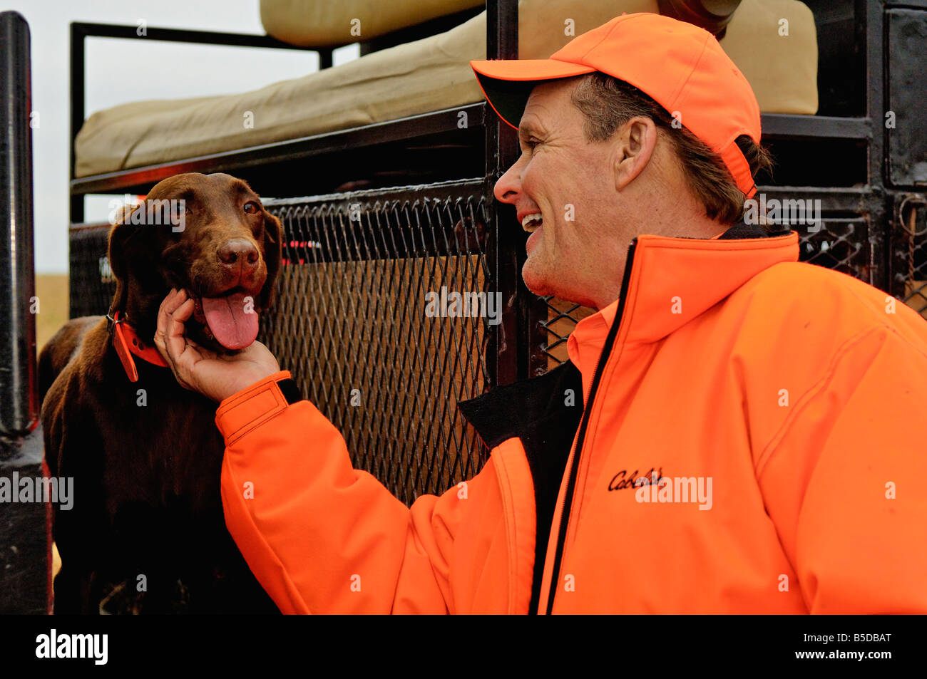 Chasseur d'oiseaux de montagne un Labrador Retriever de la chasse au cours de l'age de Virginie Hunt Tamaulipas Mexique Banque D'Images