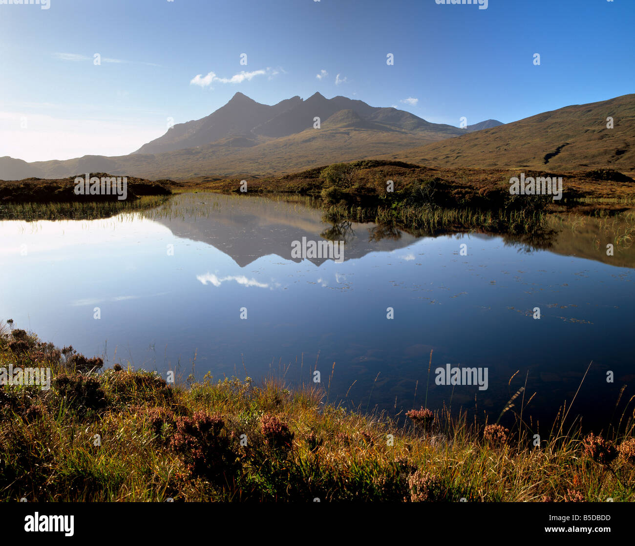 Loch nan Eilean, Sgurr nan Gillean, 964m, noir gamme Cuillins près de Sligachan, île de Skye, Écosse, Hébrides intérieures, de l'Europe Banque D'Images