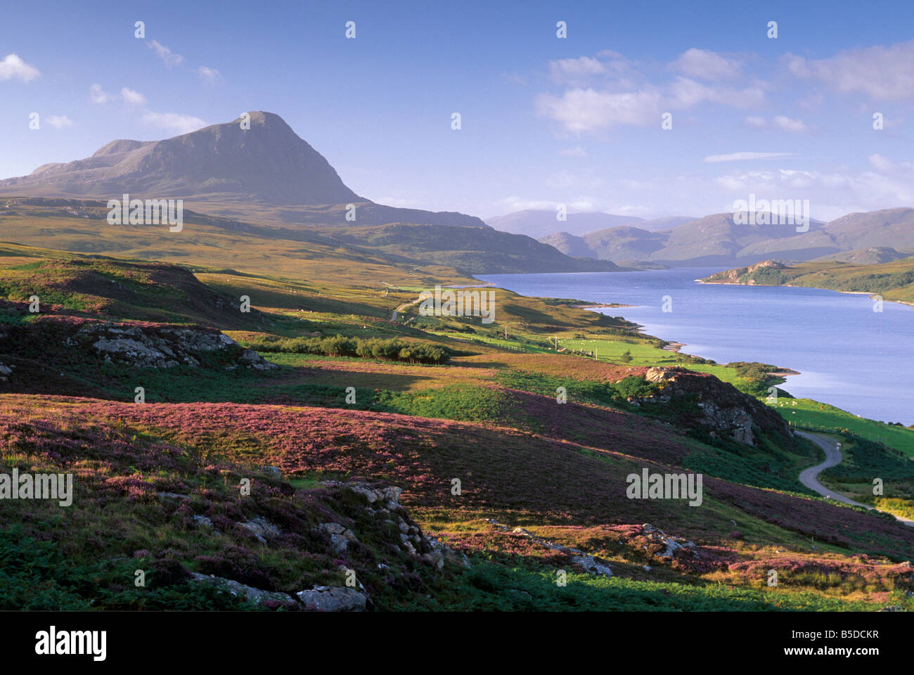 La vallée de Strathmore, Loch Hope et Ben Hope, 927m, Sutherland, région des Highlands, Ecosse, Europe Banque D'Images