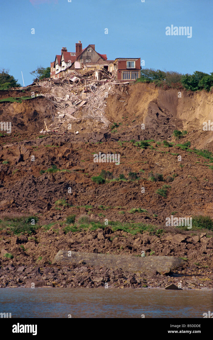 En prenant une partie du glissement de Holbeck Hall Hotel à 30m de la pente d'argile le 6 juin 1993, Scarborough, Yorkshire, Angleterre, Royaume-Uni Banque D'Images