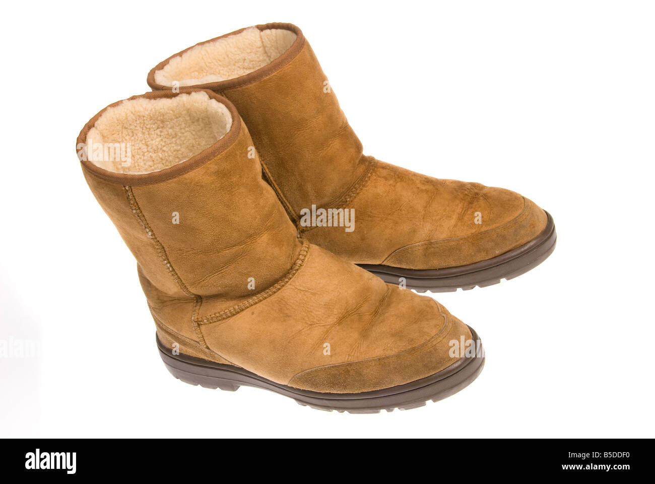 Une vieille paire de bottes en cuir avec fourrure isolated on white Banque D'Images