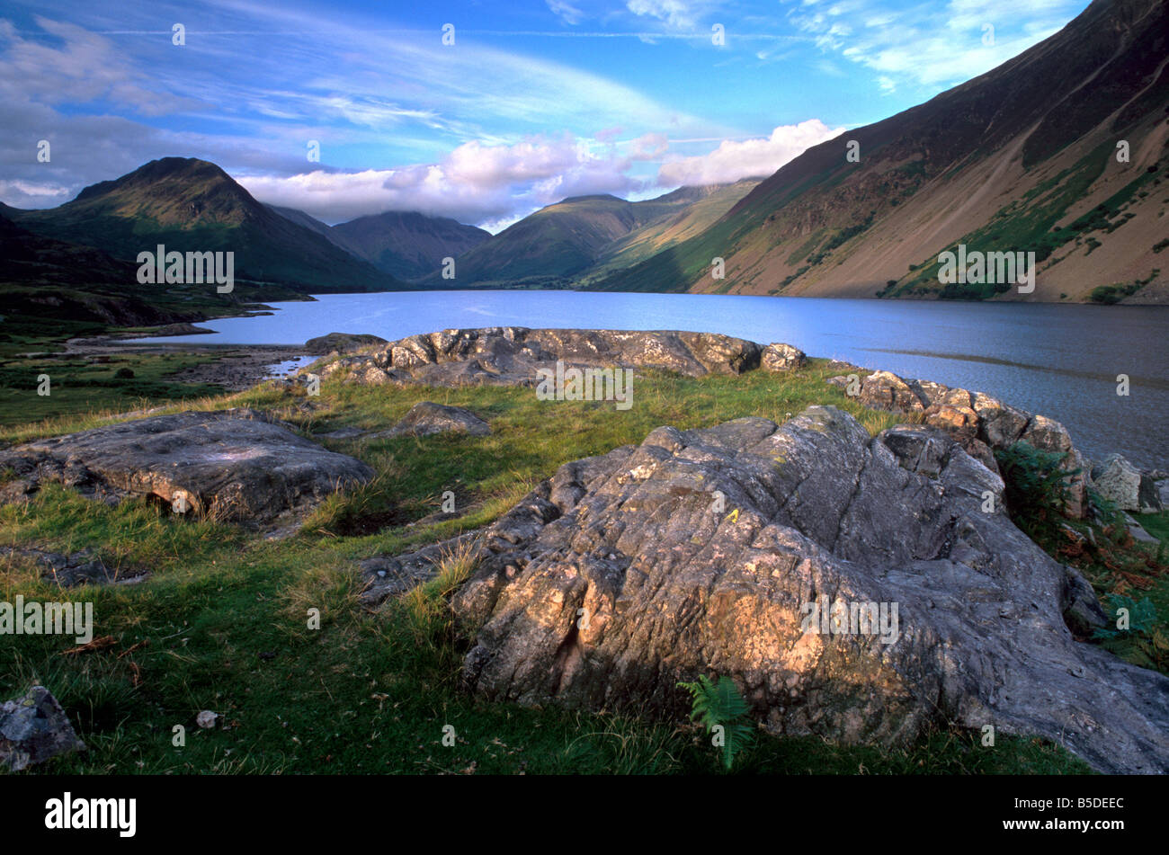 As été l'eau et de l'éboulis à droite, Parc National de Lake District, Cumbria, Angleterre, Europe Banque D'Images