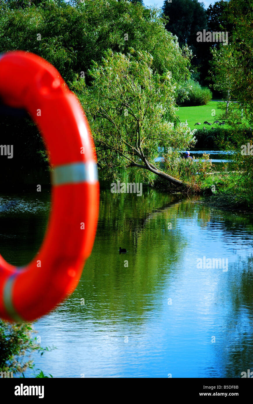 Life bouy au lac Banque D'Images