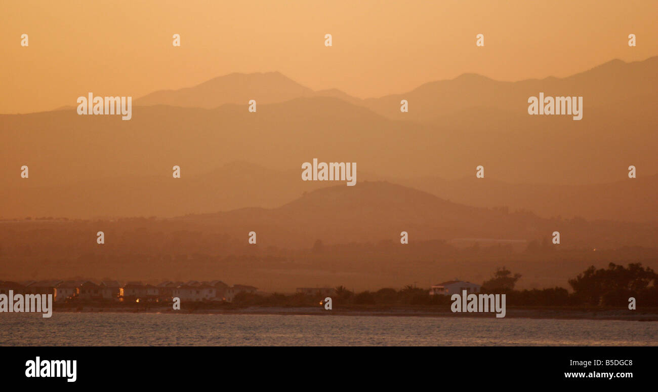 Le coucher du soleil et Misty Hills à Chypre Banque D'Images