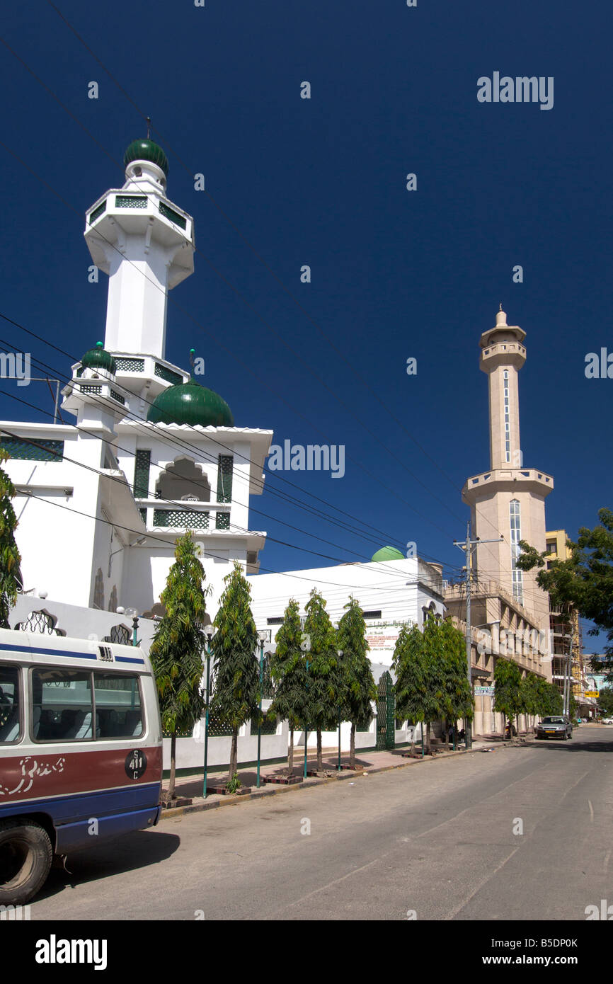 Street à Dar es-Salaam, la capitale tanzanienne. Banque D'Images