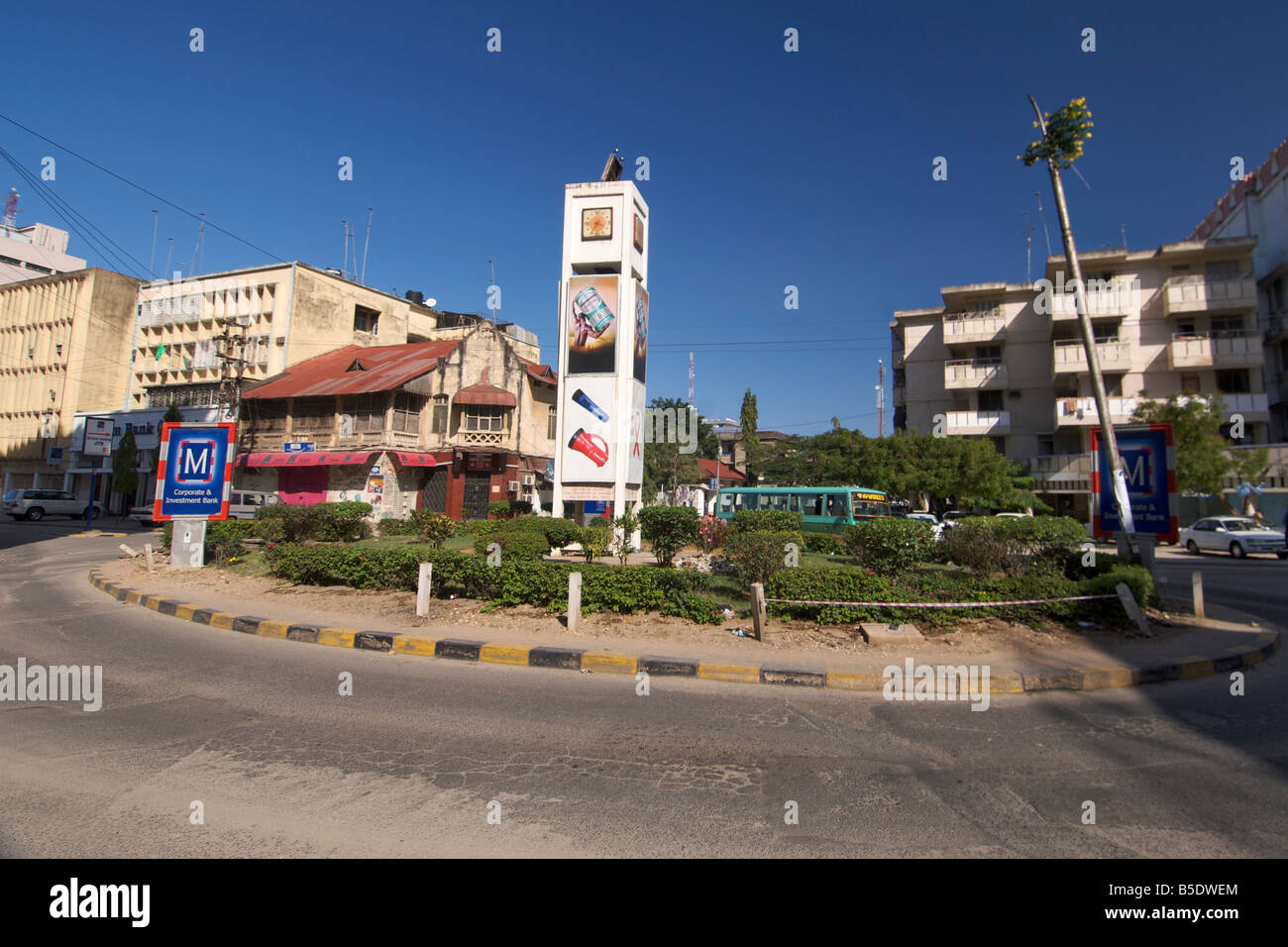 Monument érigé par les habitants de Dar es Salaam pour commémorer le statut de ville le 11 décembre 1961. Banque D'Images