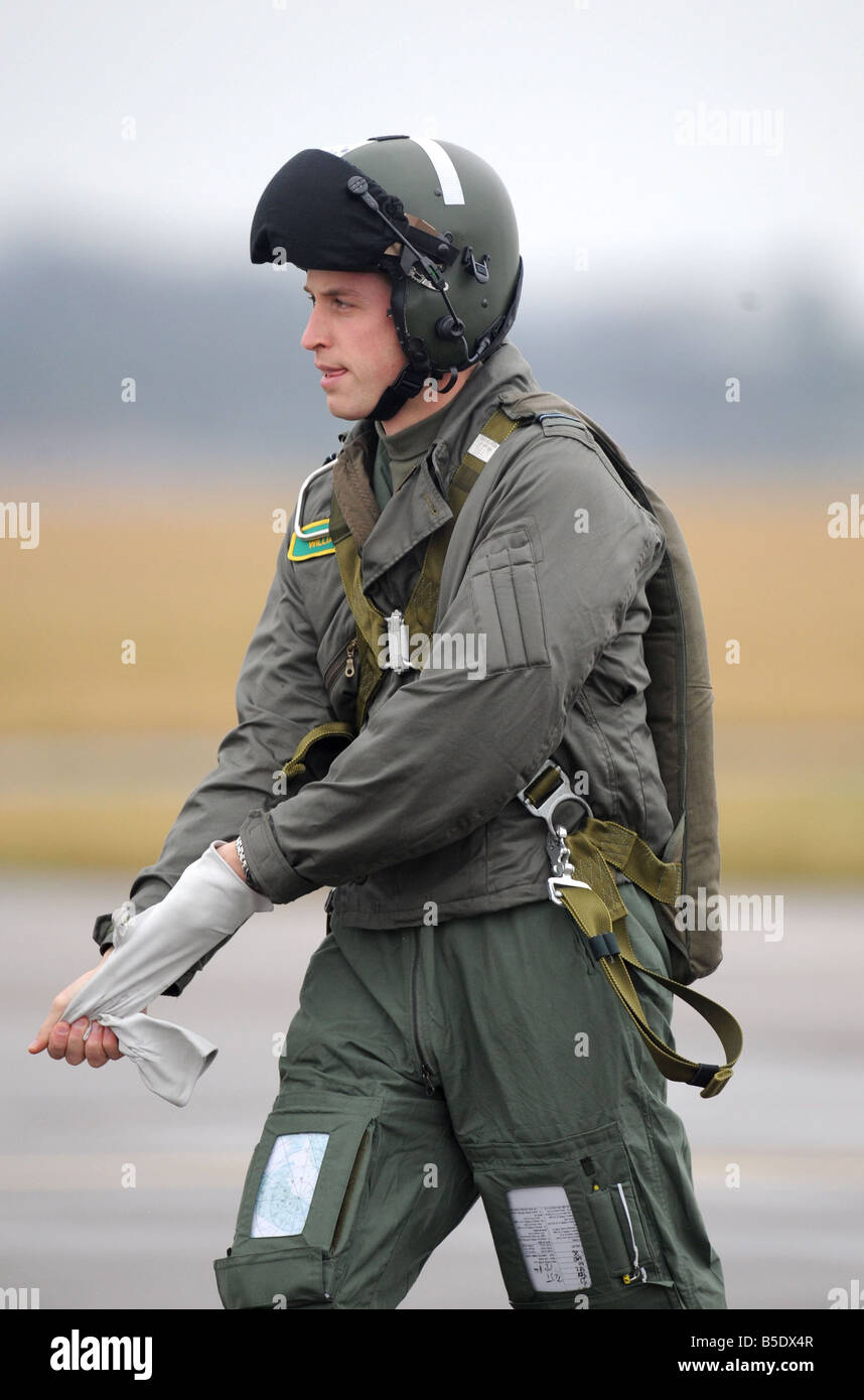 Le prince William prend sa première leçon de vol en solo à RAF Cranwell dans le Lincolnshire le 25 ans a piloté un avion léger autour de l'aérodrome seulement huit jours dans son détachement de la RAF Banque D'Images