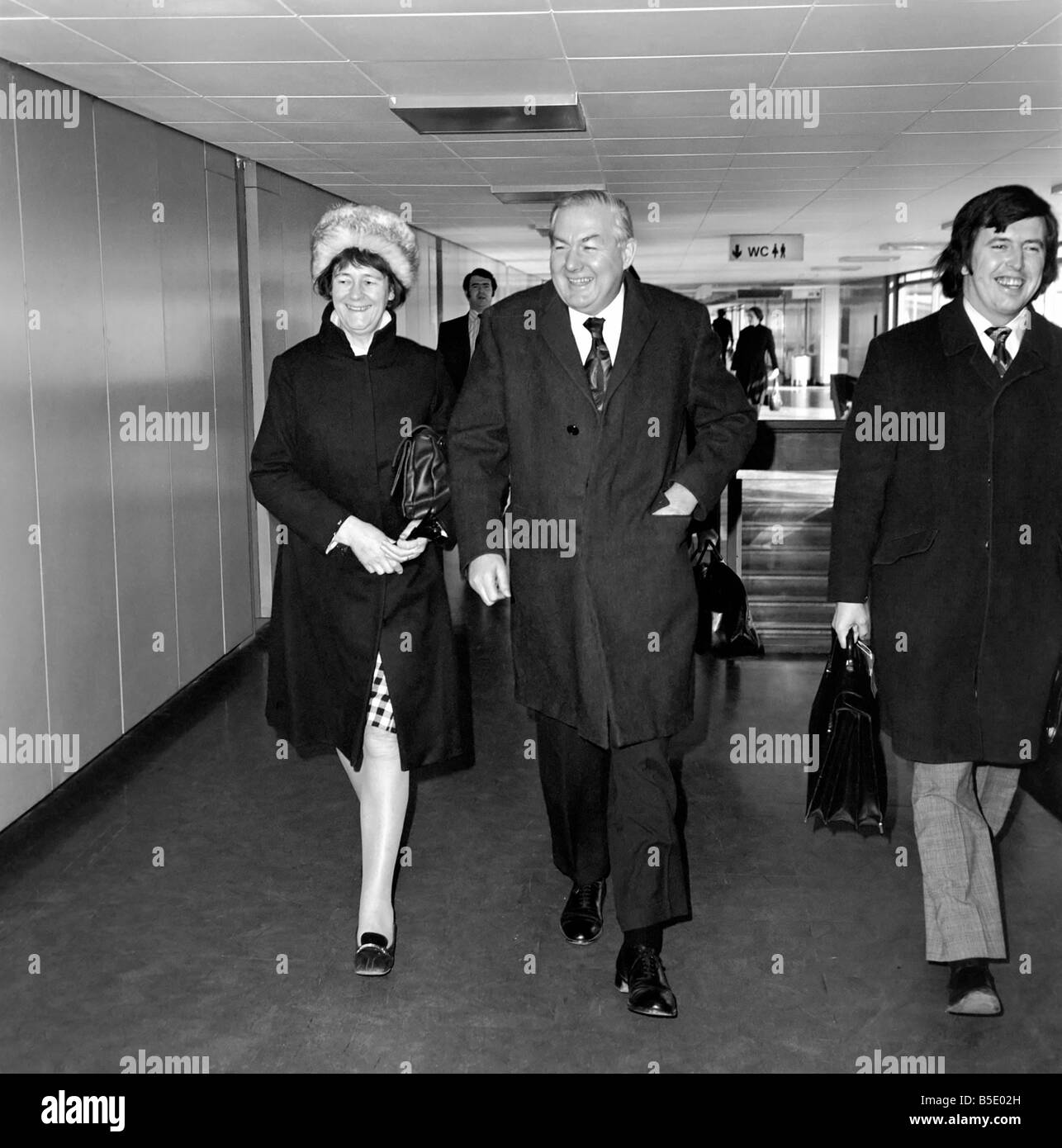 Jim Callaghan et son épouse sont arrivés à l'aéroport d'Heathrow, de Tel Aviv. Ils ont été sur une tournée au Moyen-Orient. 10 févr. 1974 Banque D'Images