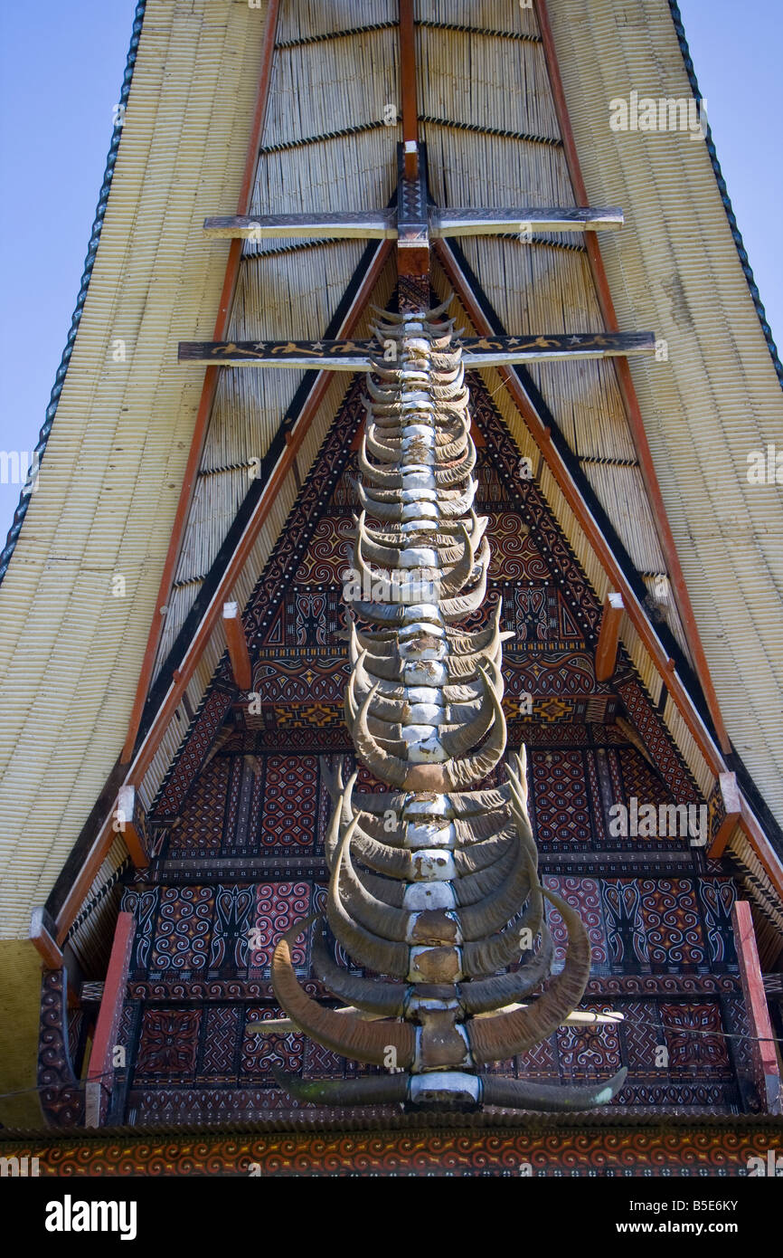 Maison traditionnelle Tongkonan à Tana Toraja sur Sulawesi en Indonésie Banque D'Images