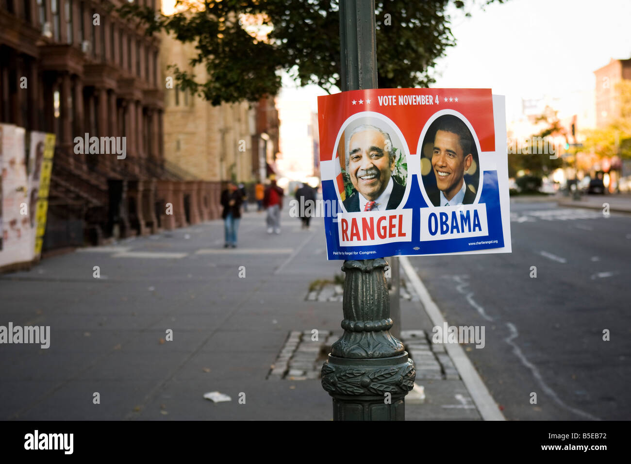 Obama Rangel yard signe fixé sur un lampadaire à Harlem, New York USA Banque D'Images