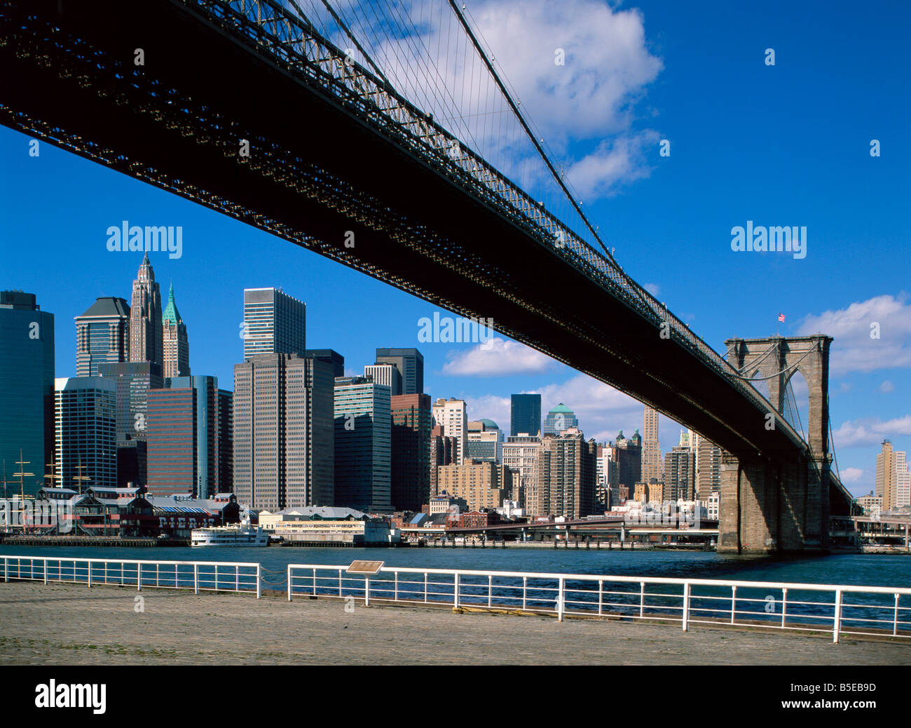 Manhattan poster Sept 11 et le pont de Brooklyn, New York City Etats-unis d'Amérique Amérique du Nord Banque D'Images