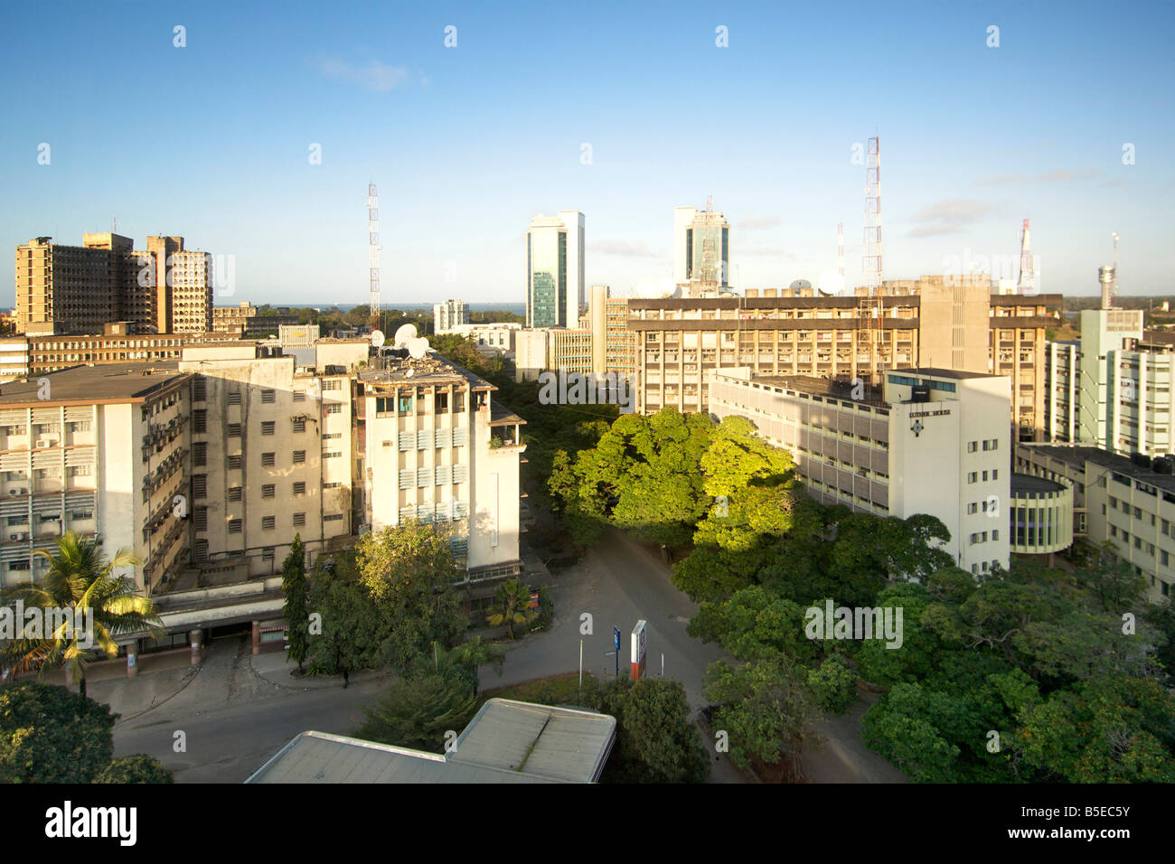 Voir des bâtiments à Dar es Salaam, la capitale de la Tanzanie. Banque D'Images