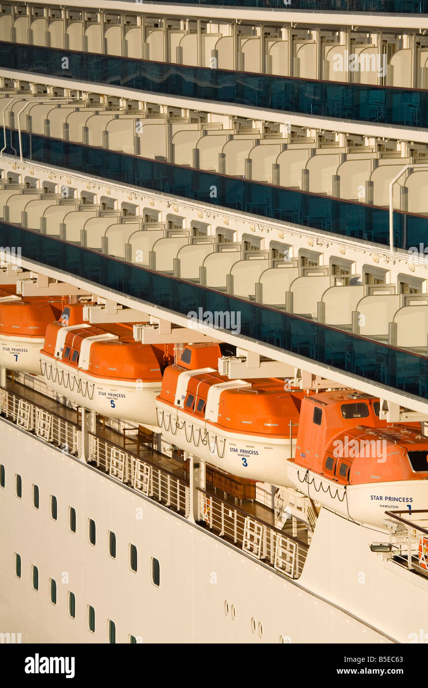 Côté d'un navire de croisière, Port Everglades, Fort Lauderdale, Floride, USA, Amérique du Nord Banque D'Images