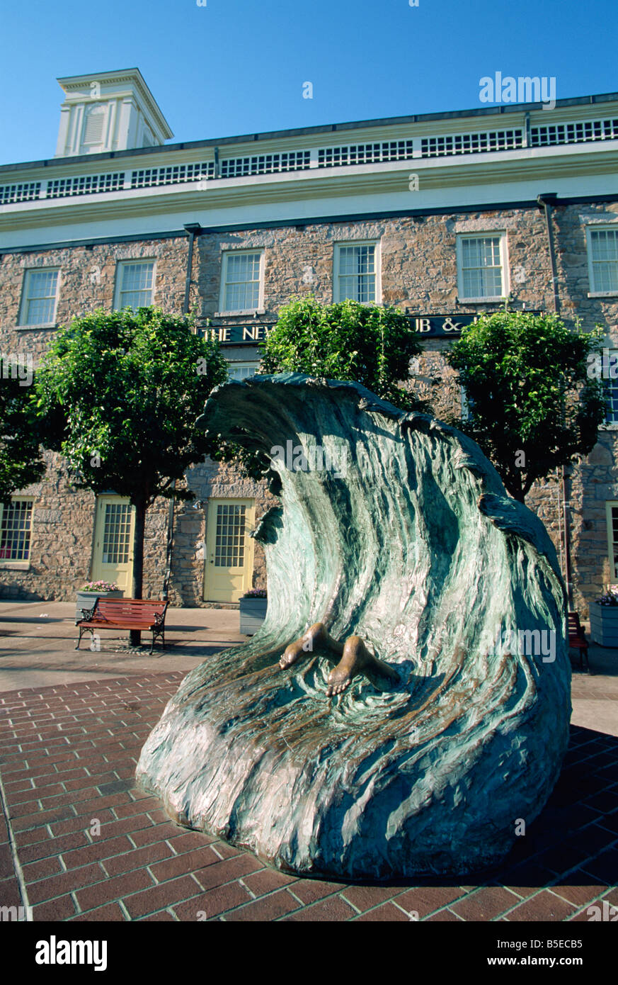 Sculpture représentant une personne plongée dans une vague, Newport, Rhode Island, New England, USA, Amérique du Nord Banque D'Images