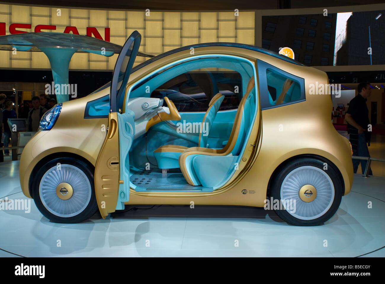 Paris France, Paris Auto Show, moteur électrique Concept Car Nissan NUV 'U' construit des richesses naturelles et des matériaux recyclés, du concept d'économie verte mondiale Banque D'Images