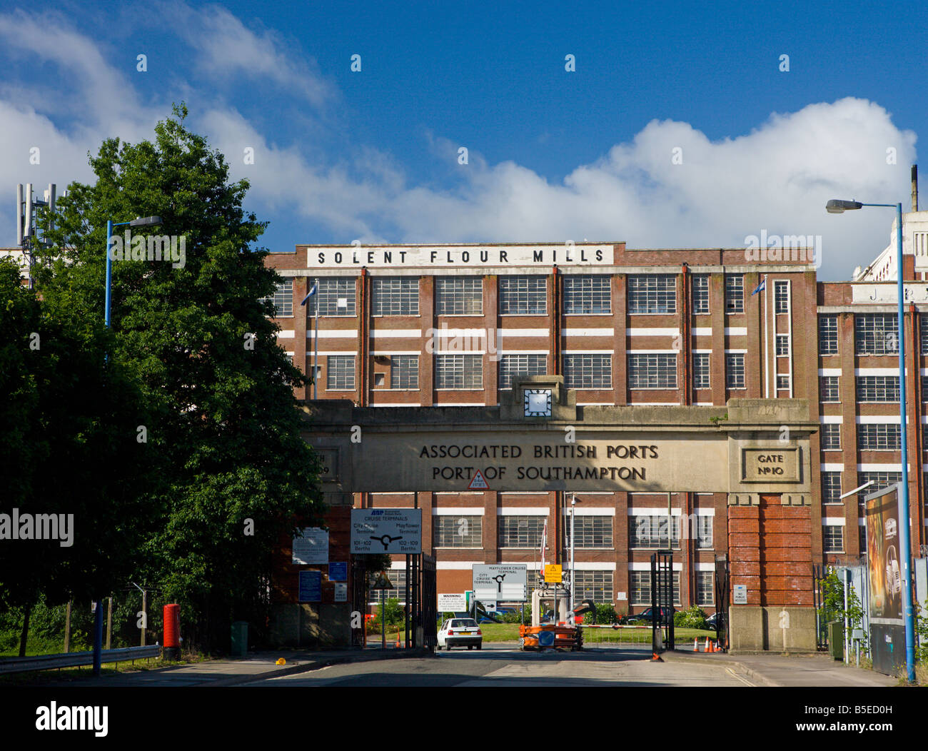 Les quais du port de Southampton SOUTHAMPTON Hampshire Angleterre entrée Banque D'Images