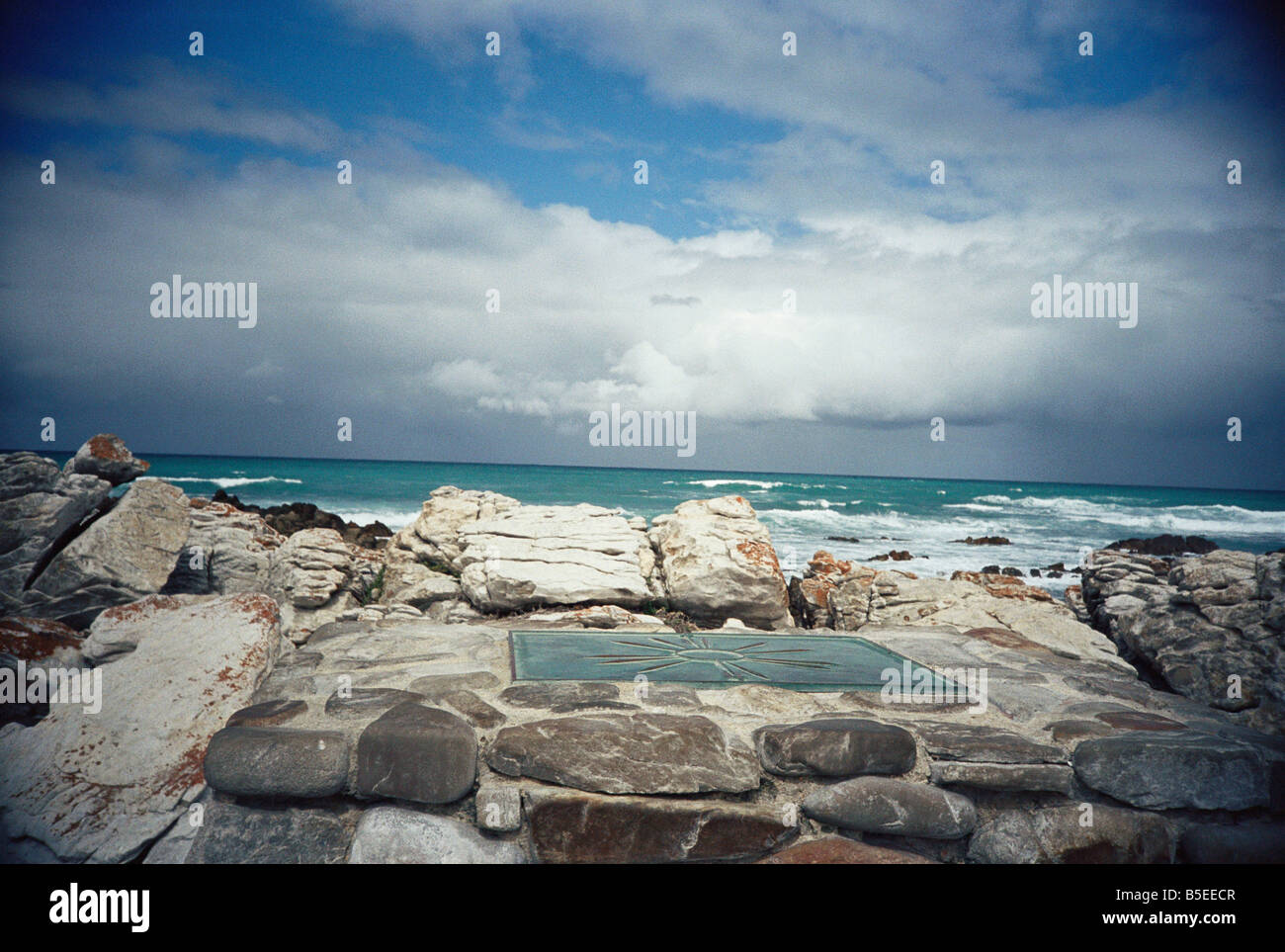 L'Afrique du Sud, Western Cape, Cape Agulhas, placard à l'endroit où l'Océan Indien et Atlantique rencontrez Banque D'Images