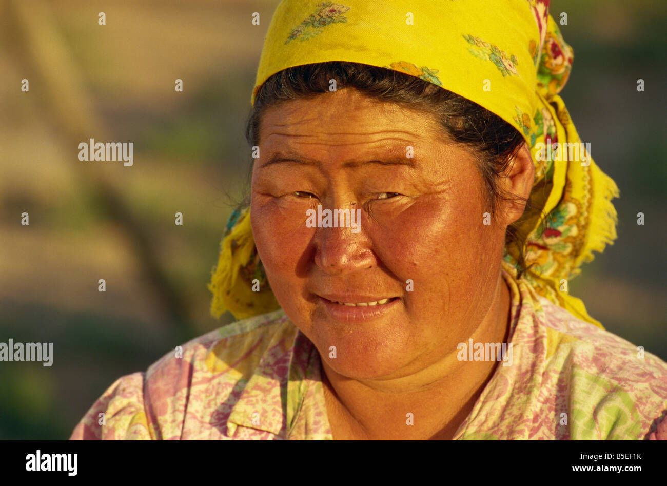 Femme nomade kazakhe, près de Boukhara, Ouzbékistan, l'Asie centrale Banque D'Images