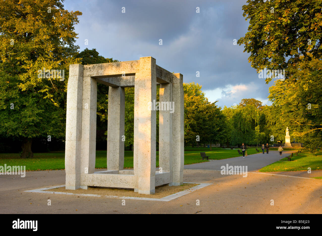 L'art moderne sculpture en Watts Park Central Southampton Hampshire Angleterre Banque D'Images