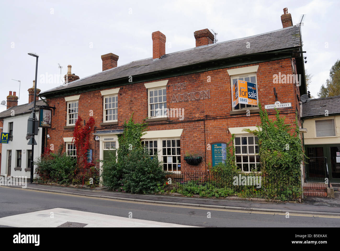 L'Albion House in public Wem Shropshire fermé. Voir l'image AY08DG Banque D'Images