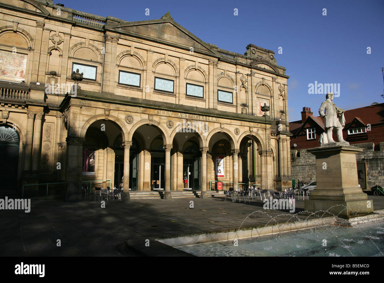 Ville de York, en Angleterre. La statue de William Etty et Edward Taylor conçu York City Art Gallery de New York's Exhibition Place. Banque D'Images