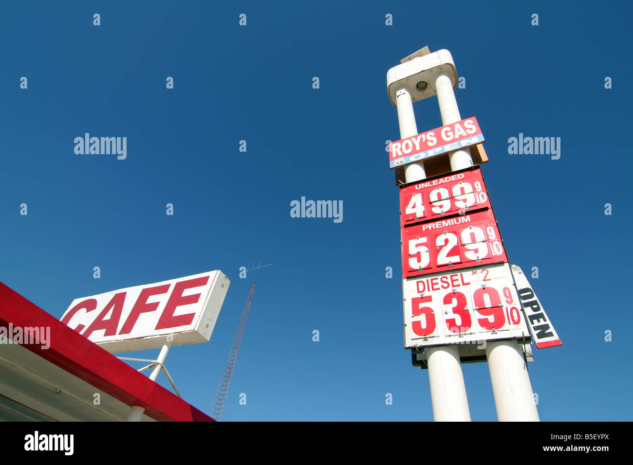 Station essence à Roy's Motel Café à Amboy, Californie, USA. Sur l'historique Route 66. Banque D'Images