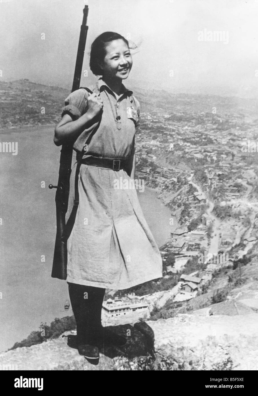 Une jeune fille, qui est un soldat dans l'armée chinoise au cours de la Seconde Guerre mondiale&# 13 ;&# 10;Février 1944 Banque D'Images