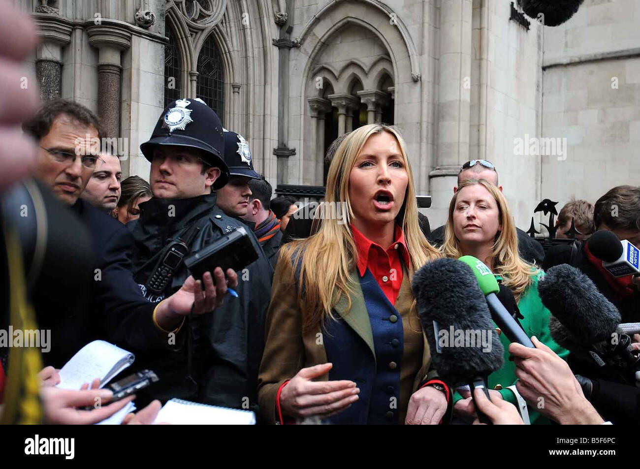 Heather Mills MacCartney parle à l'extérieur des médias le Haut Tc après son divorce avec audience ex mari Paul MacCartney a finalement été réglée aujourd'hui Banque D'Images