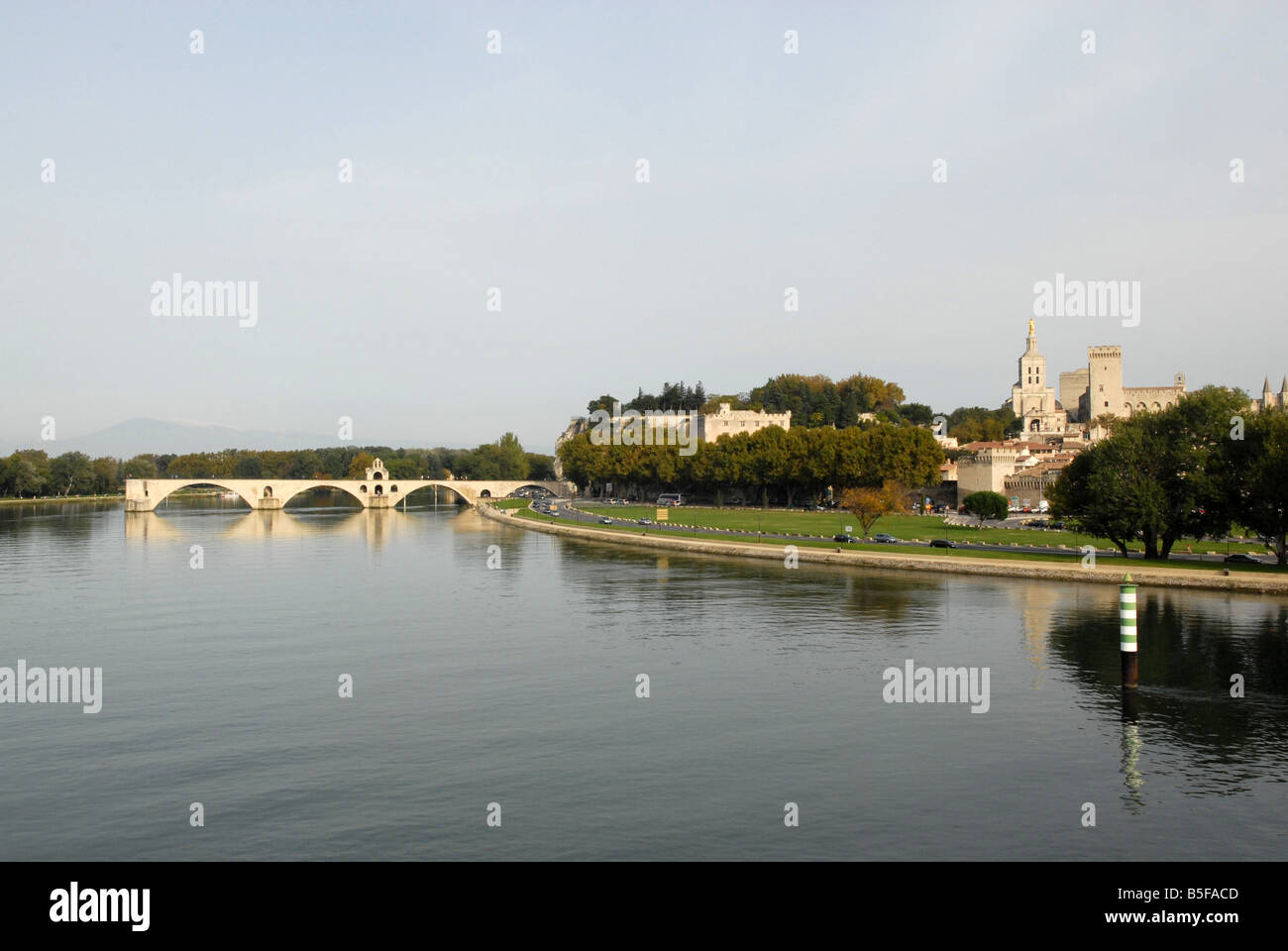 Le Pont St Bénézet sur le Rhône à Avignon Banque D'Images