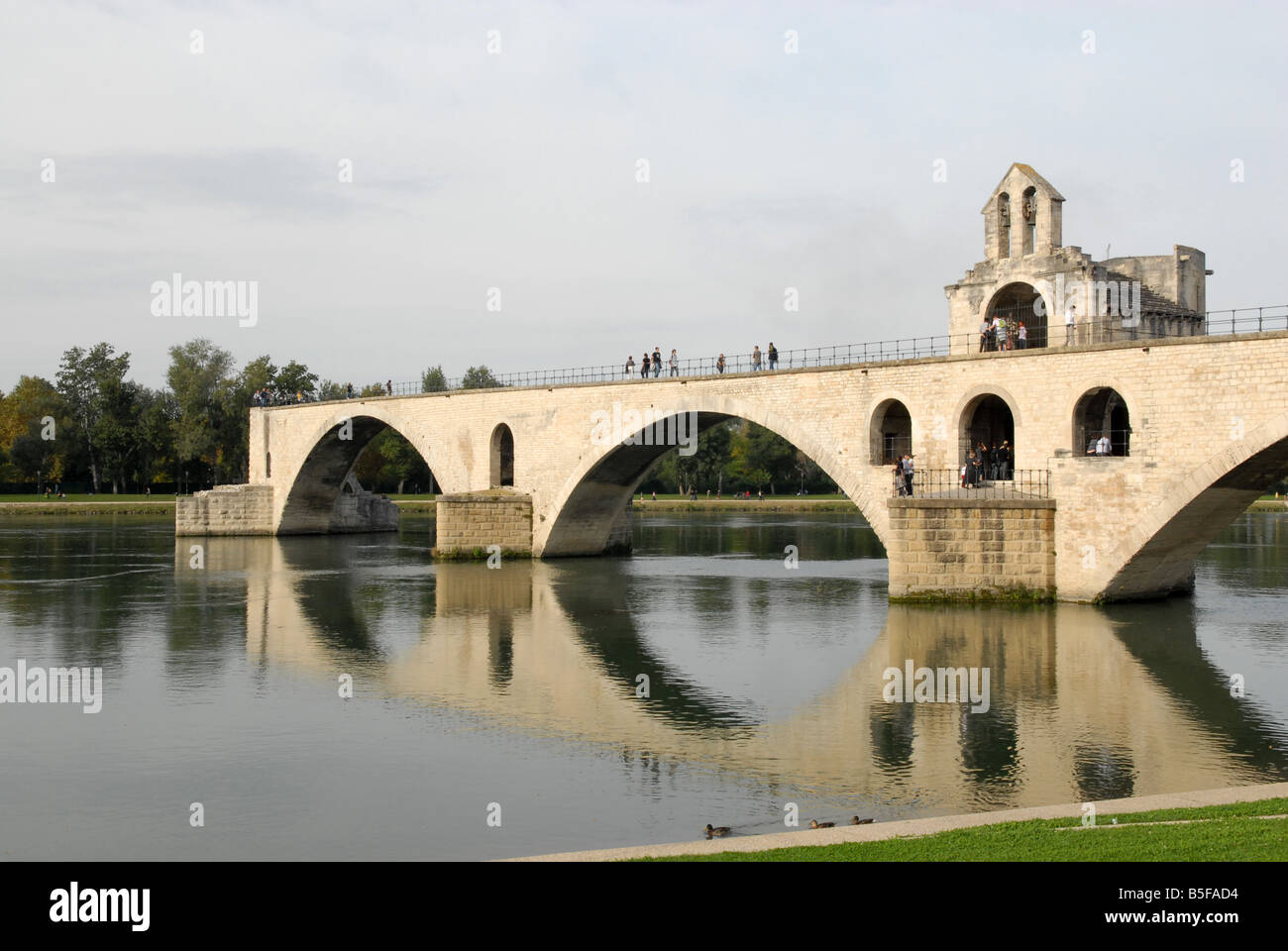 Le Pont St Bénézet sur le Rhône à Avignon Banque D'Images